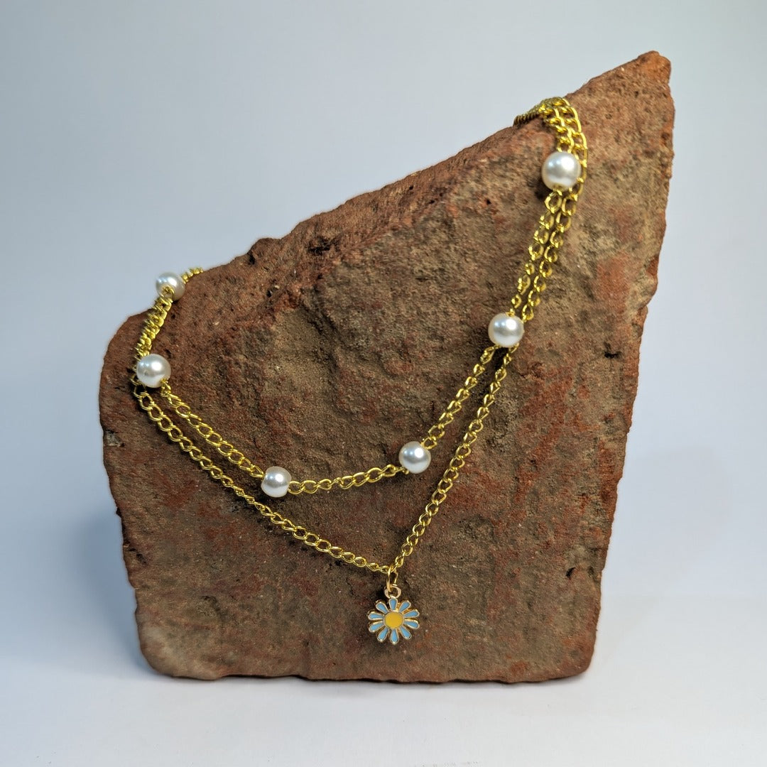 Gold Pearl Daisy Necklace